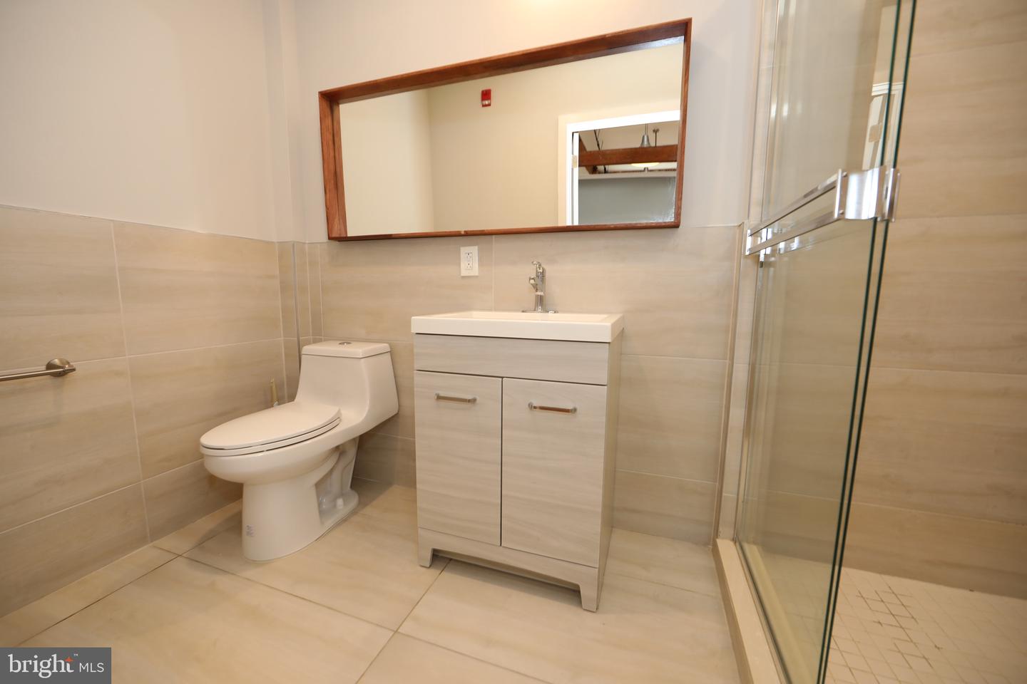 1822 E Glenwood #205 Property Photo 12