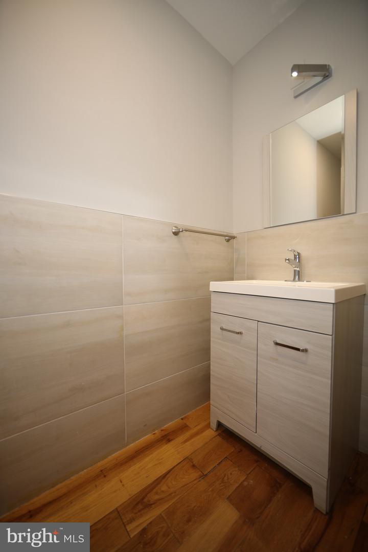 1822 E Glenwood #205 Property Photo 14