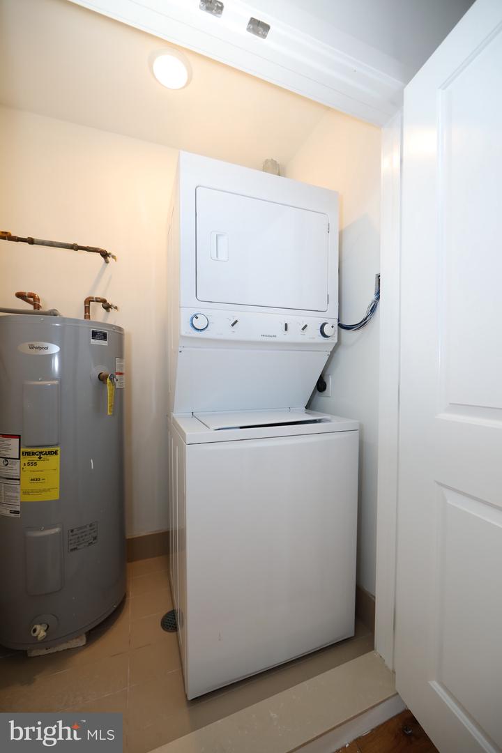 1822 E Glenwood #205 Property Photo 15
