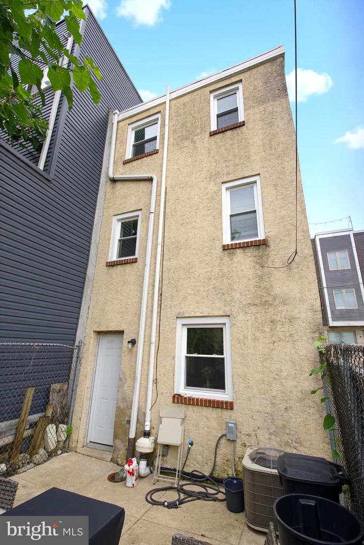 715 Emily St Property Photo 21