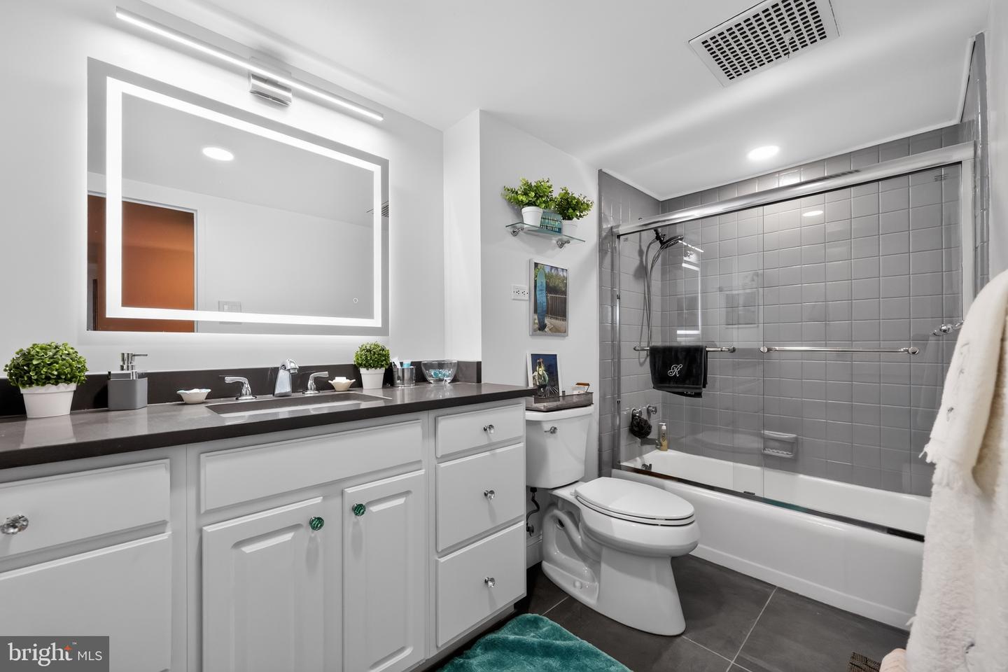 604-36 S Washington Sq #2609 Property Photo 1