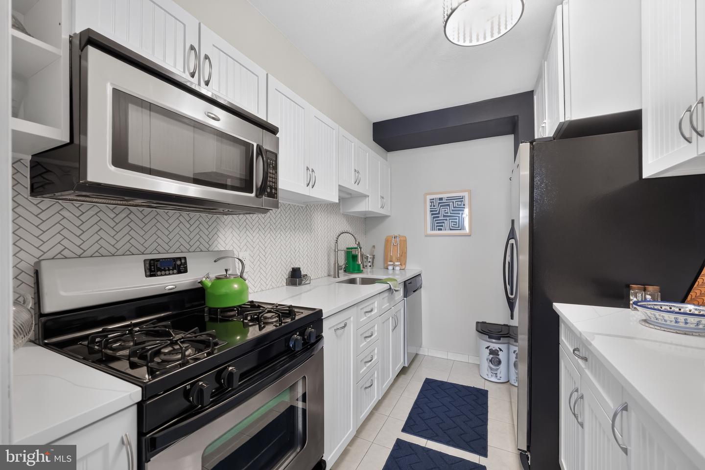 604-36 S Washington Sq #2609 Property Photo 4