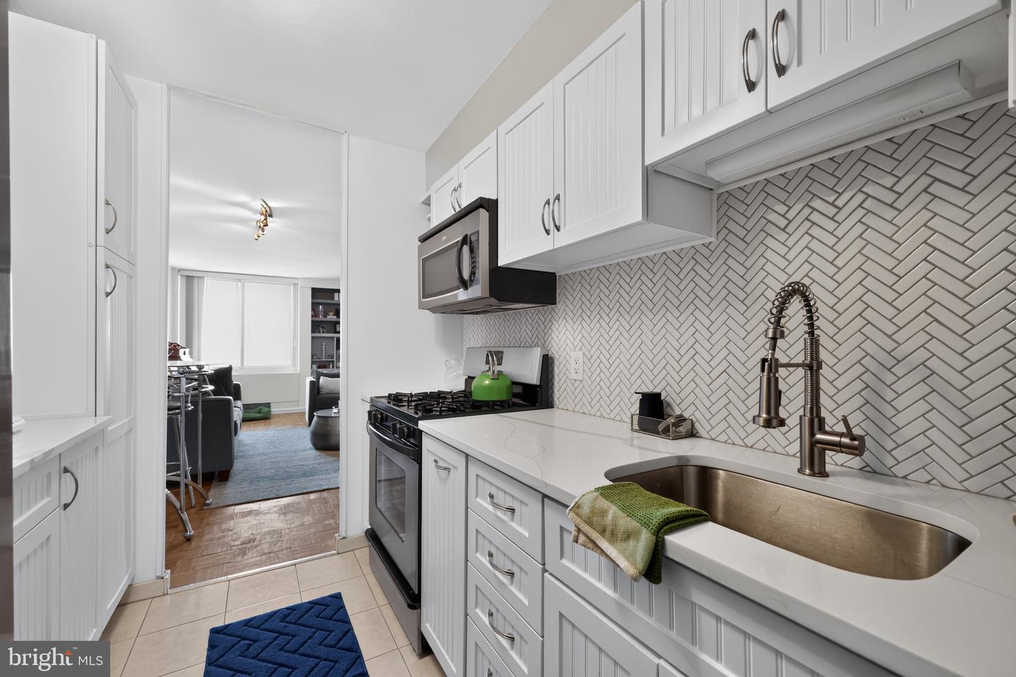604-36 S Washington Sq #2609 Property Photo 5