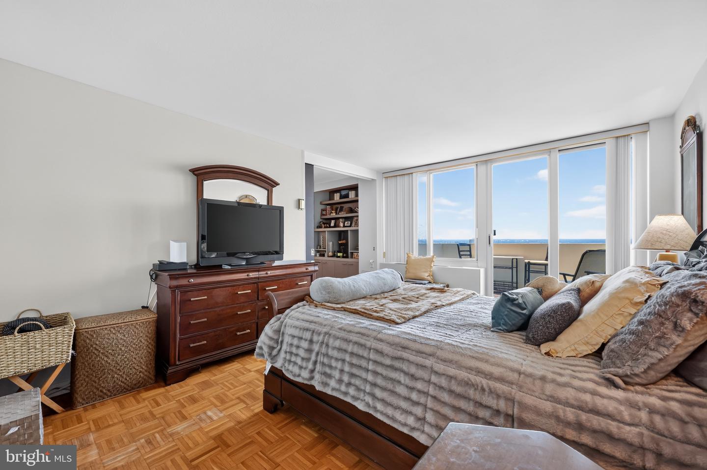 604-36 S Washington Sq #2609 Property Photo 19