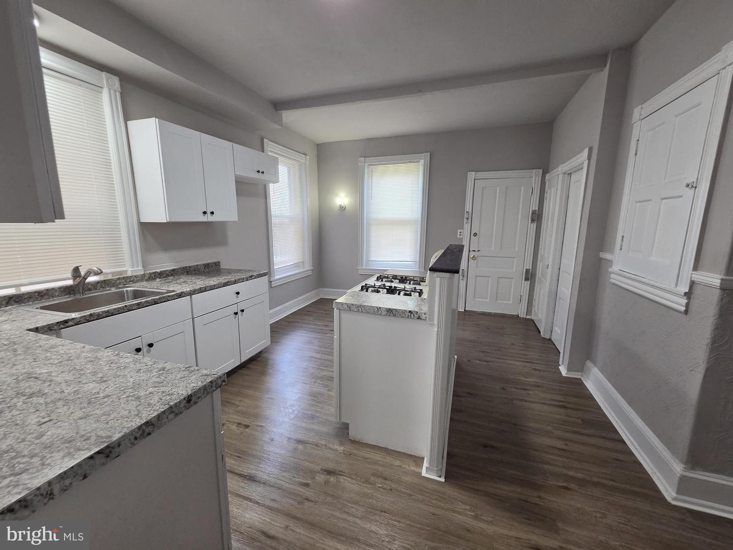 5109 Knox St Property Photo 9