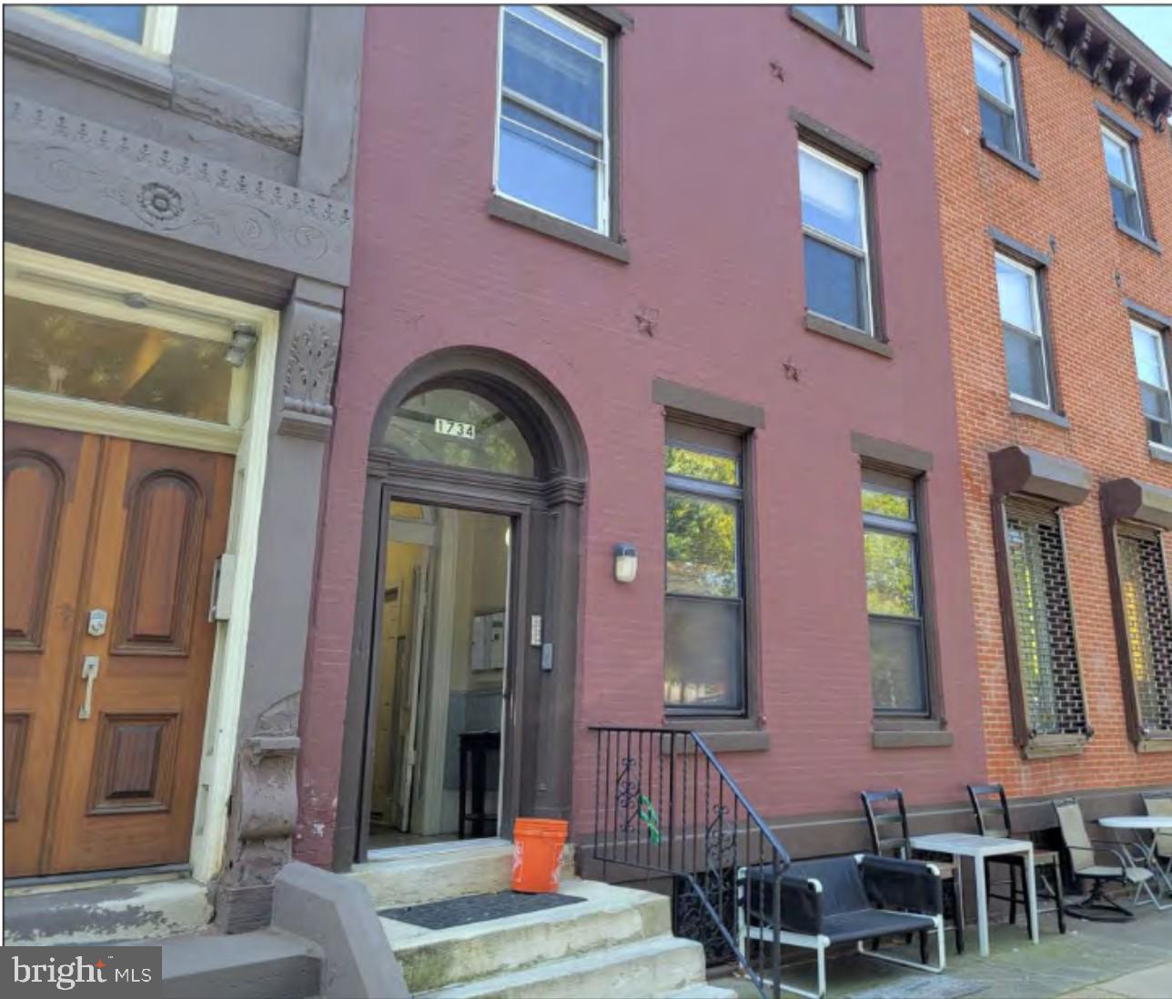 1734 W GIRARD AVE #3 Property Photo 1