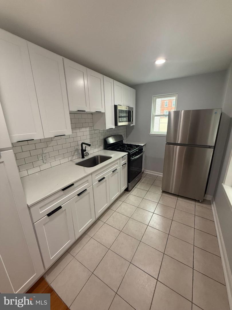 1734 W Girard Ave #3 Property Photo 2