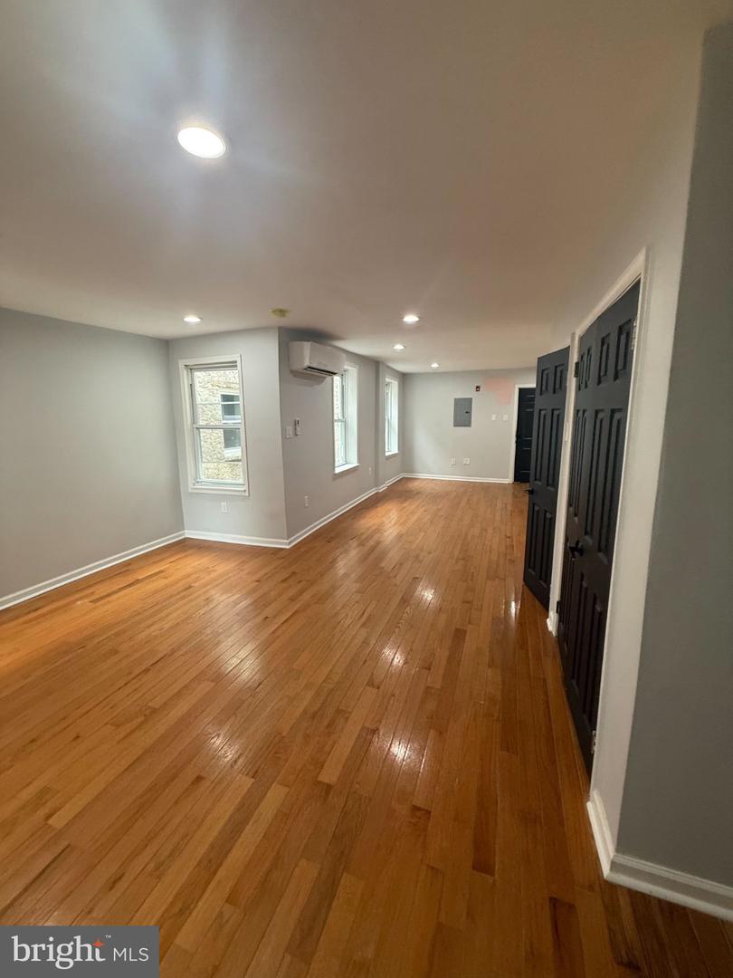 1734 W Girard Ave #3 Property Photo 3