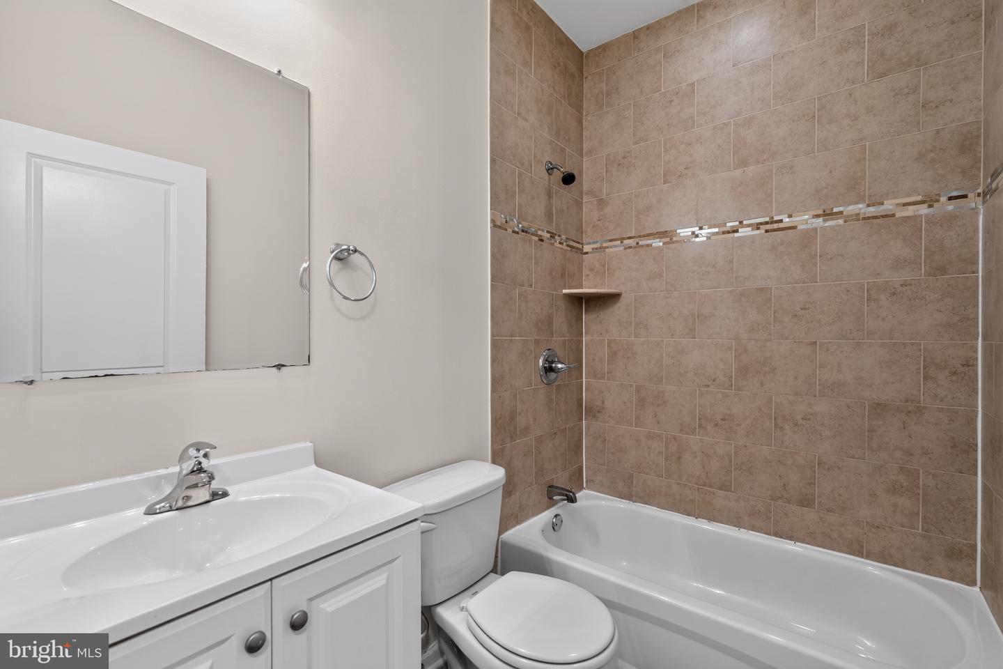 1516-18 W Diamond St Property Photo 9