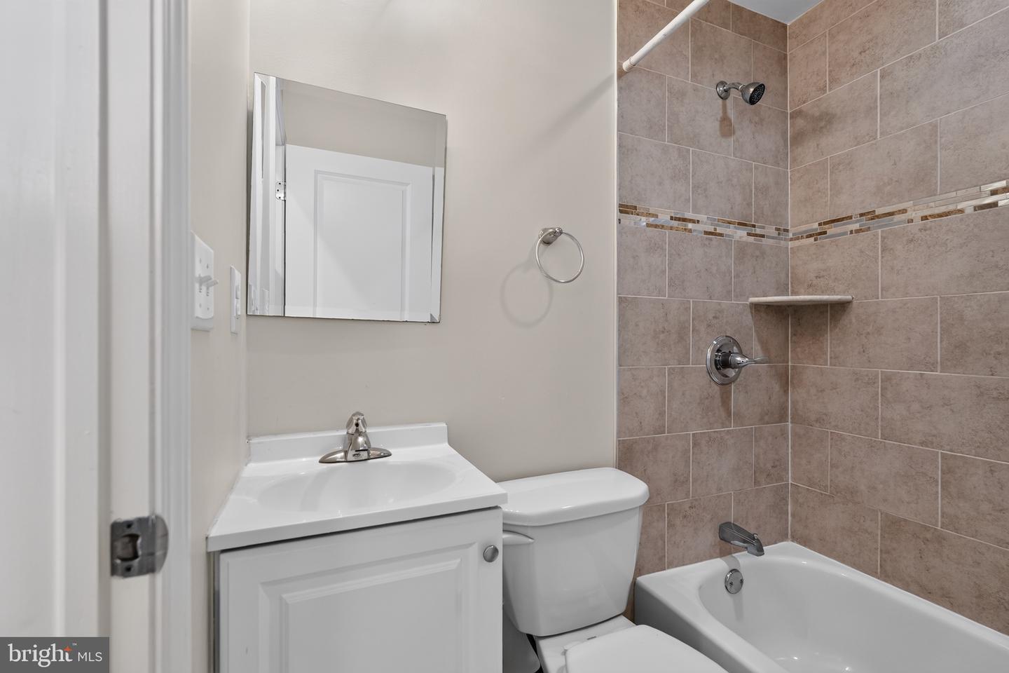 1516-18 W Diamond St Property Photo 24