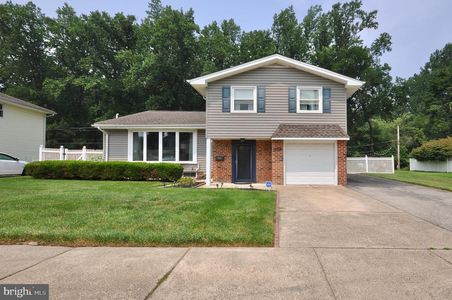 1020 Norvelt Dr Property Photo 1