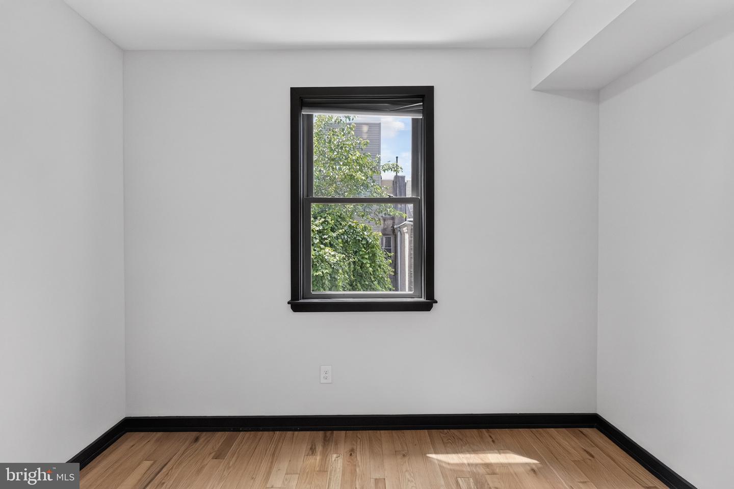 1726 Arlington St Property Photo 6