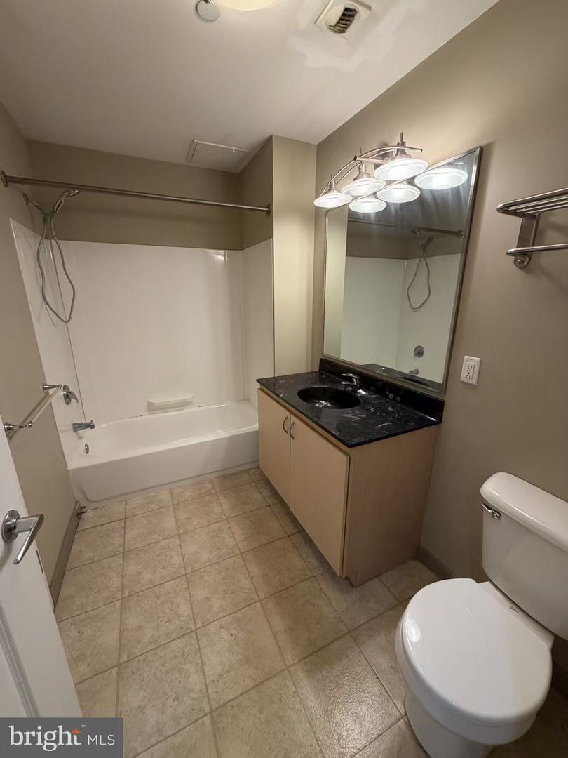 815-37 Arch St #519 Property Photo 8