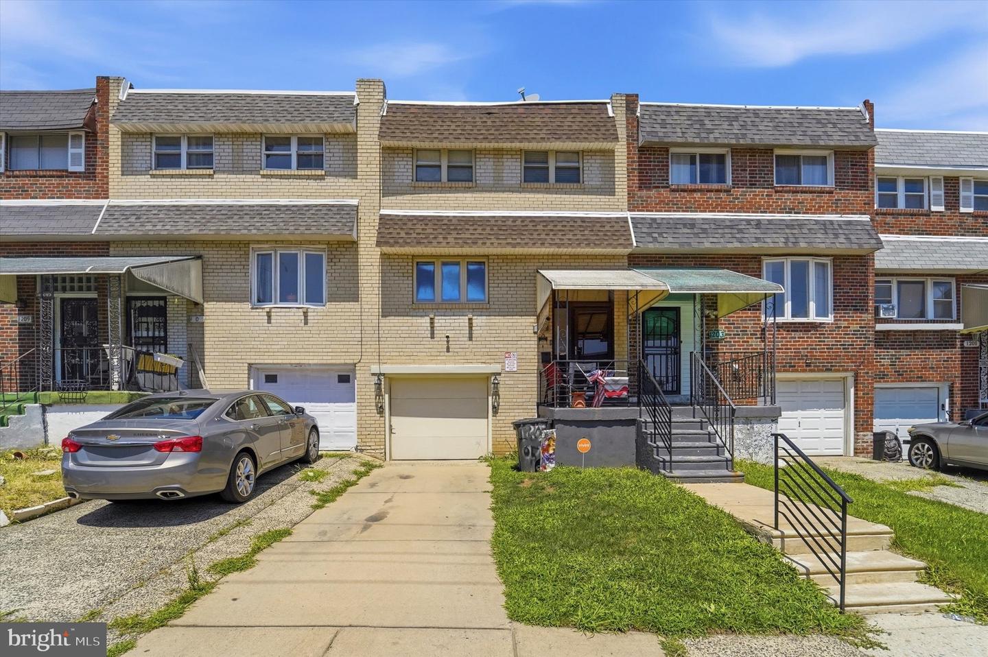 1205 W Master St Property Photo 1