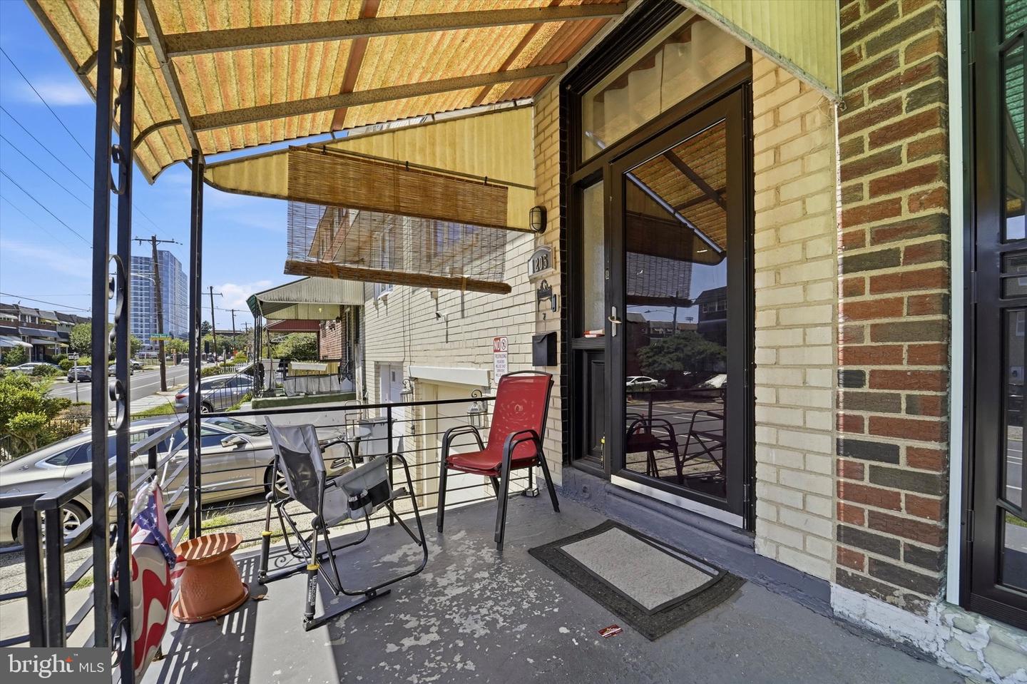 1205 W Master St Property Photo 2