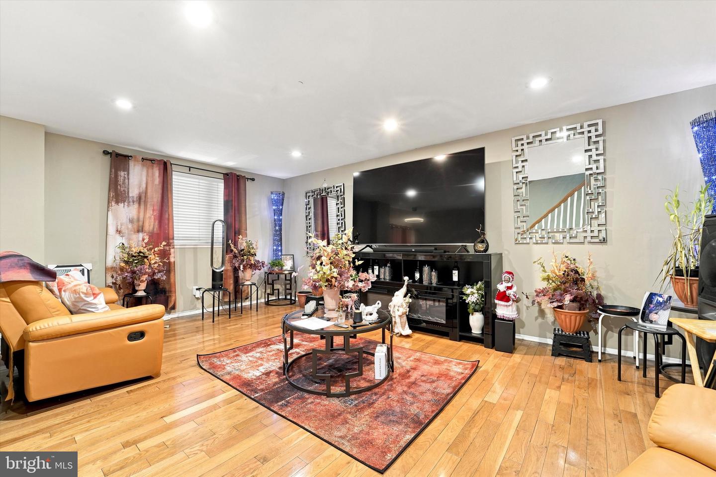 1205 W Master St Property Photo 4