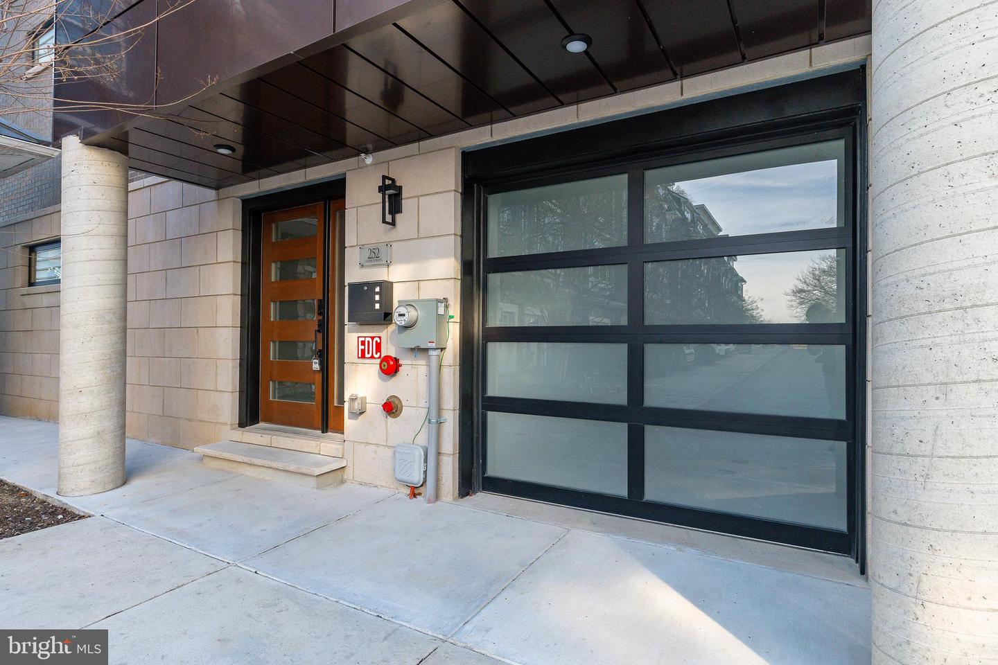 252 Gates St Property Photo 4