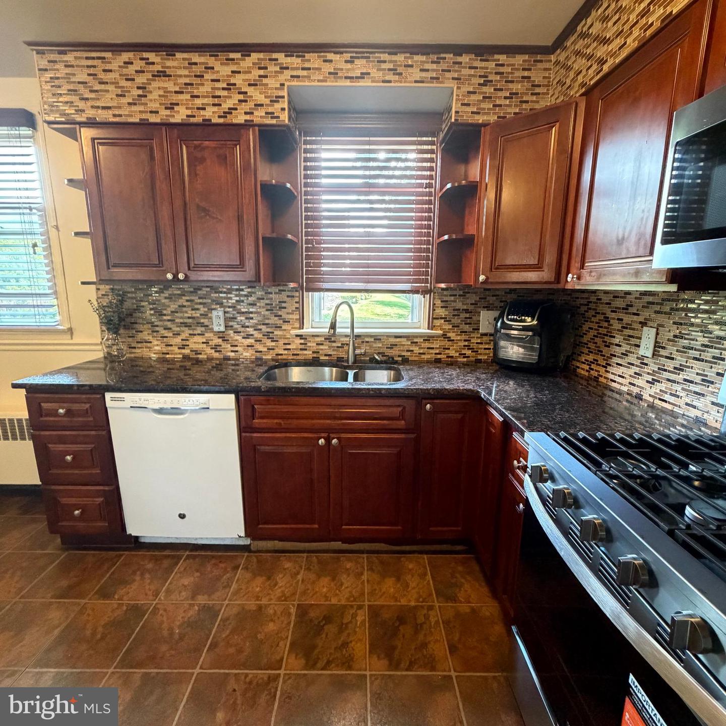 6311 Milton St Property Photo 17