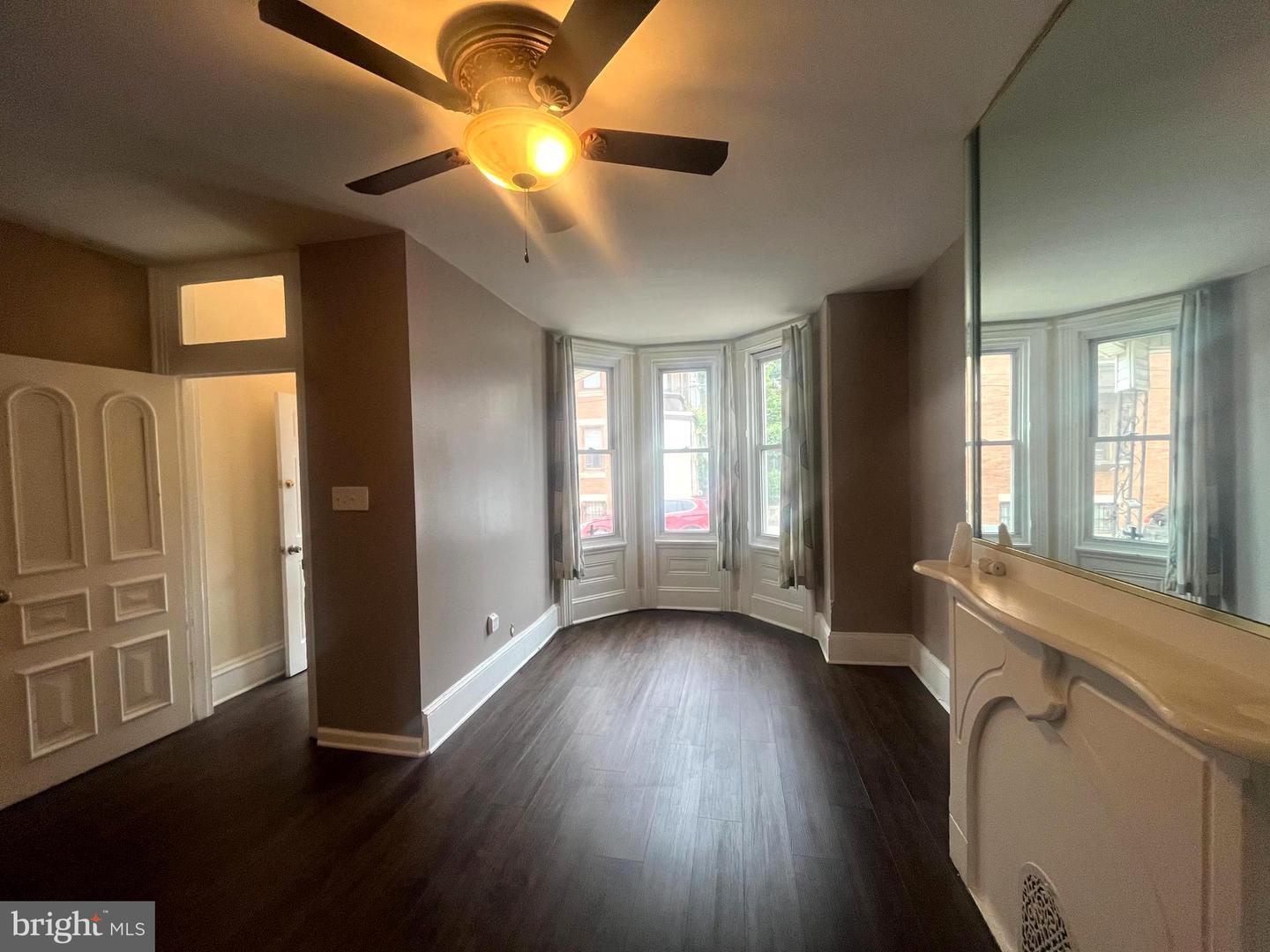 1109 W Silver St Property Photo 6
