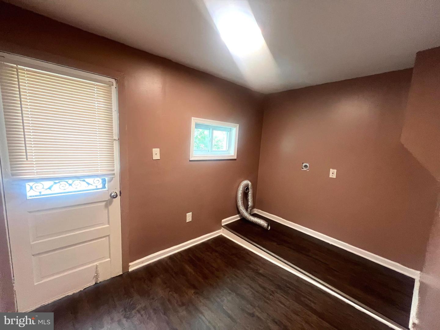 1109 W Silver St Property Photo 15