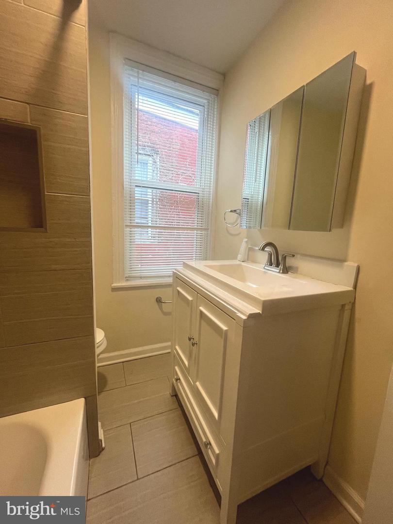 1109 W Silver St Property Photo 22