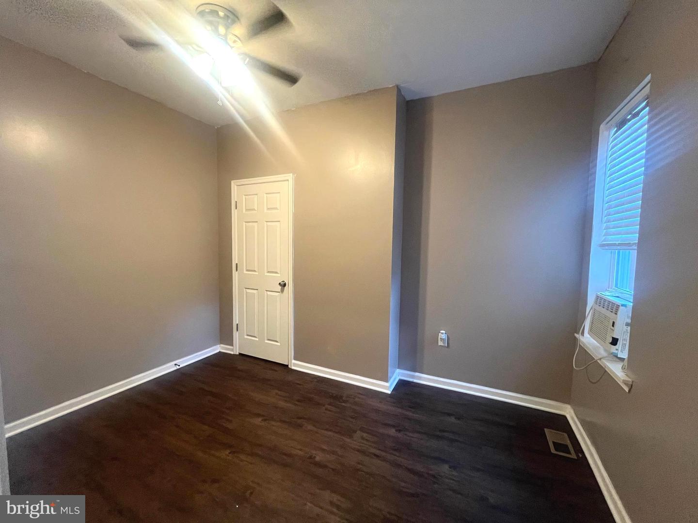 1109 W Silver St Property Photo 26