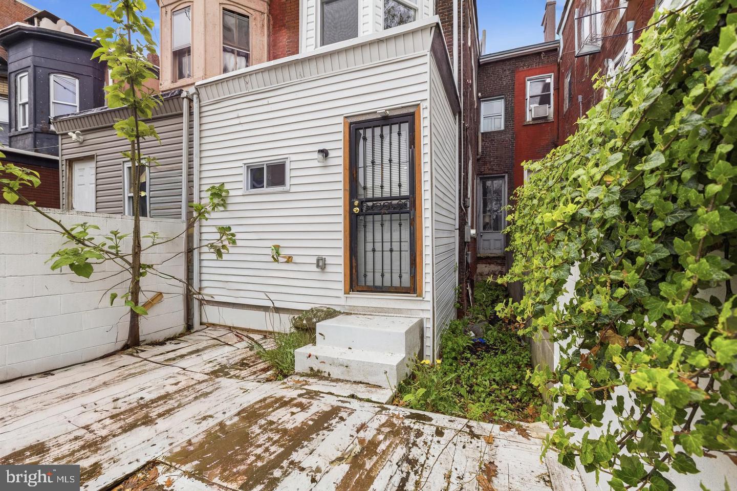 1109 W Silver St Property Photo 35