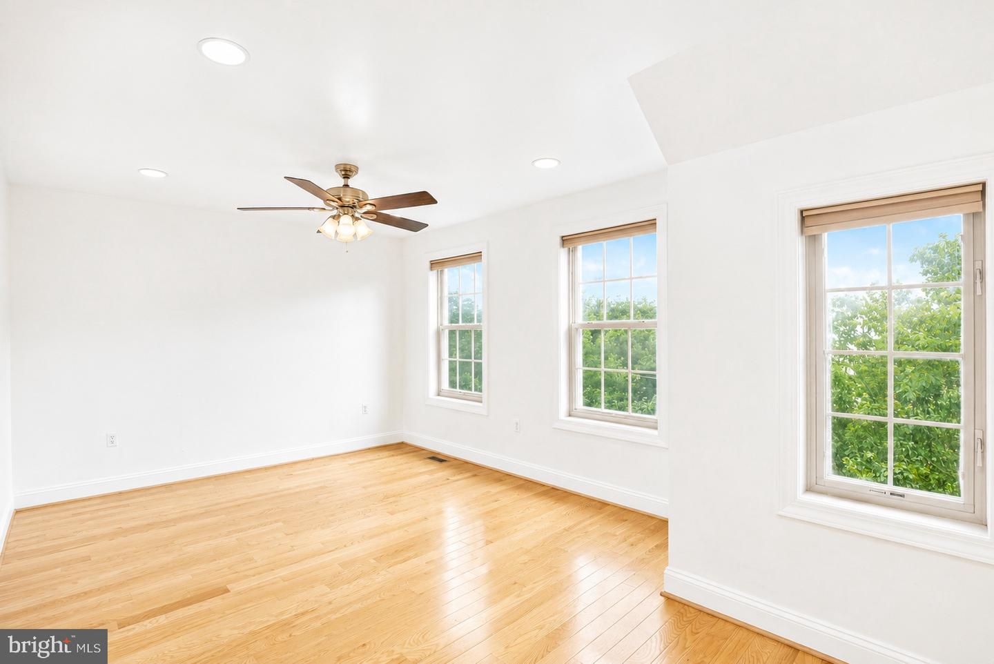 493 Harmon Rd #f Property Photo 11