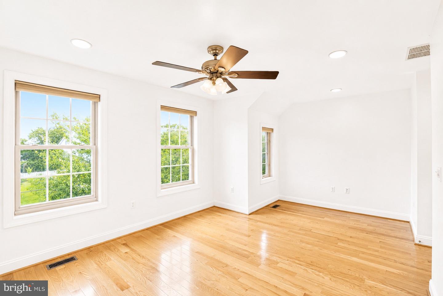 493 Harmon Rd #f Property Photo 13