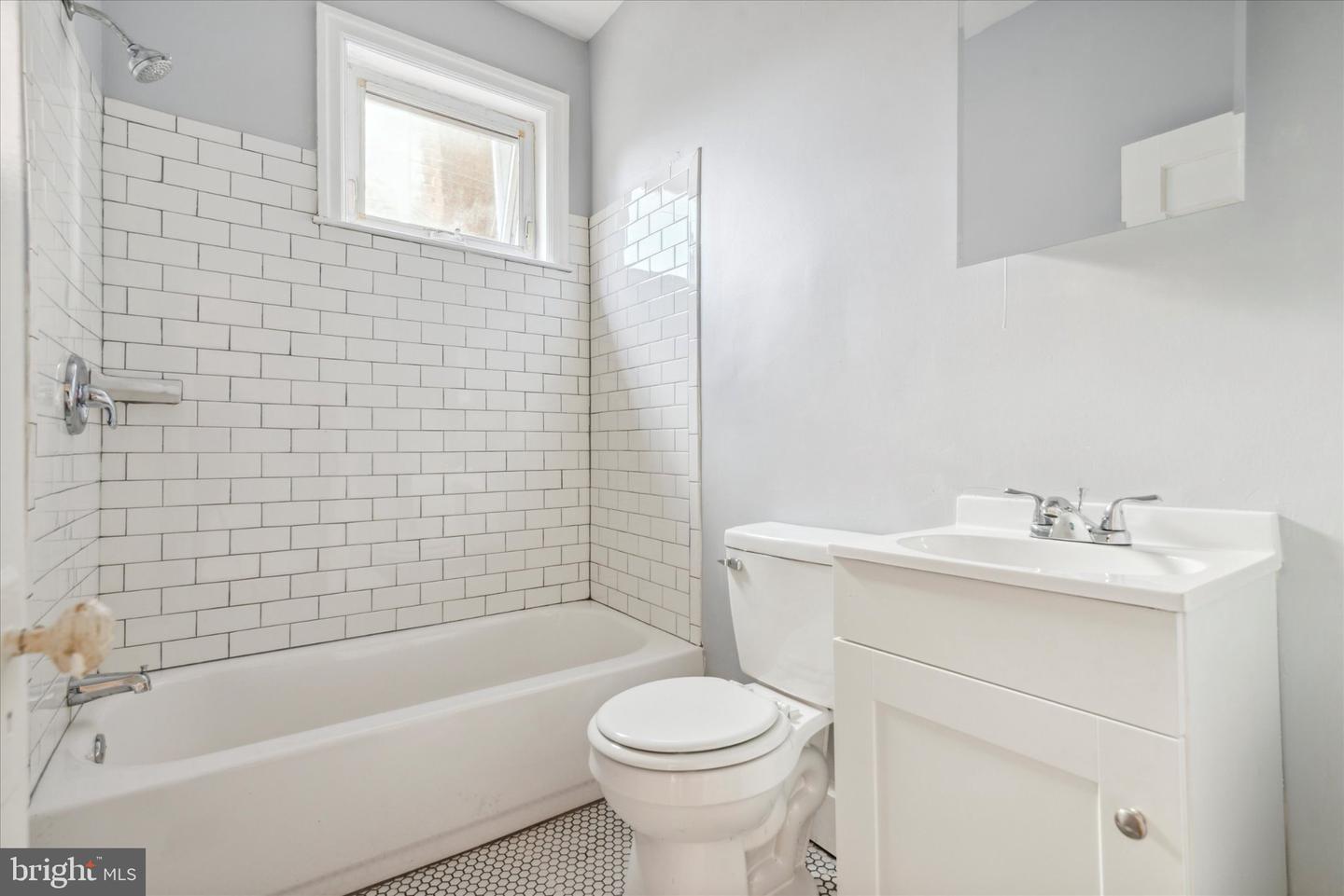 5236 Walnut St Property Photo 8