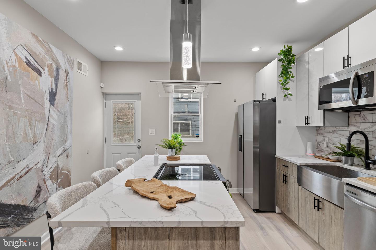 1416 N Dover St Property Photo 10