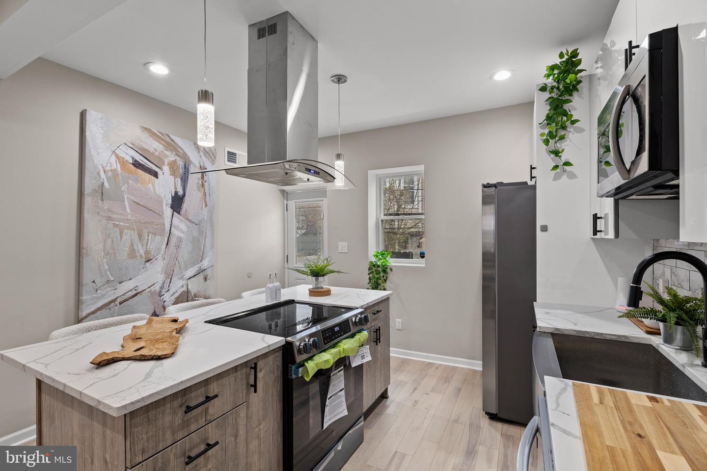 1416 N Dover St Property Photo 11