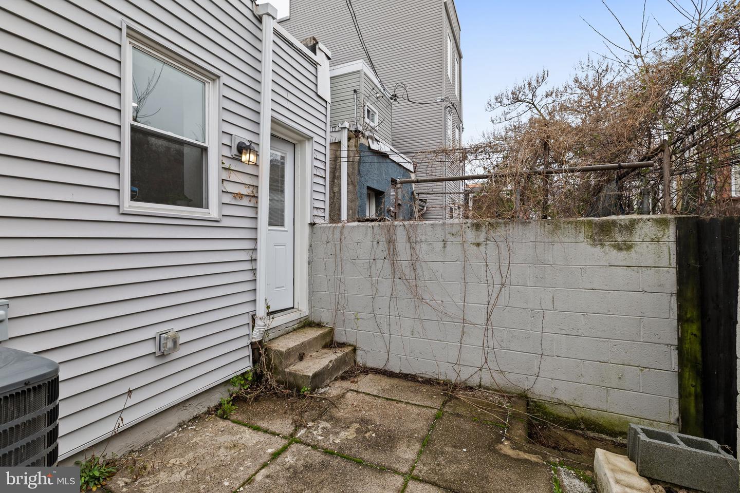 1416 N Dover St Property Photo 13