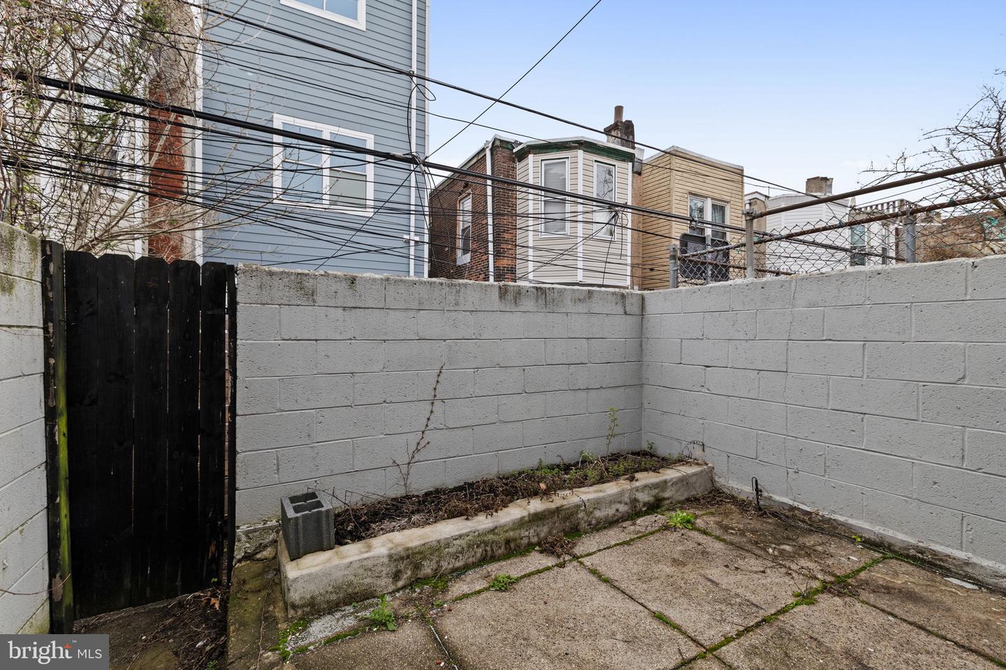 1416 N Dover St Property Photo 14