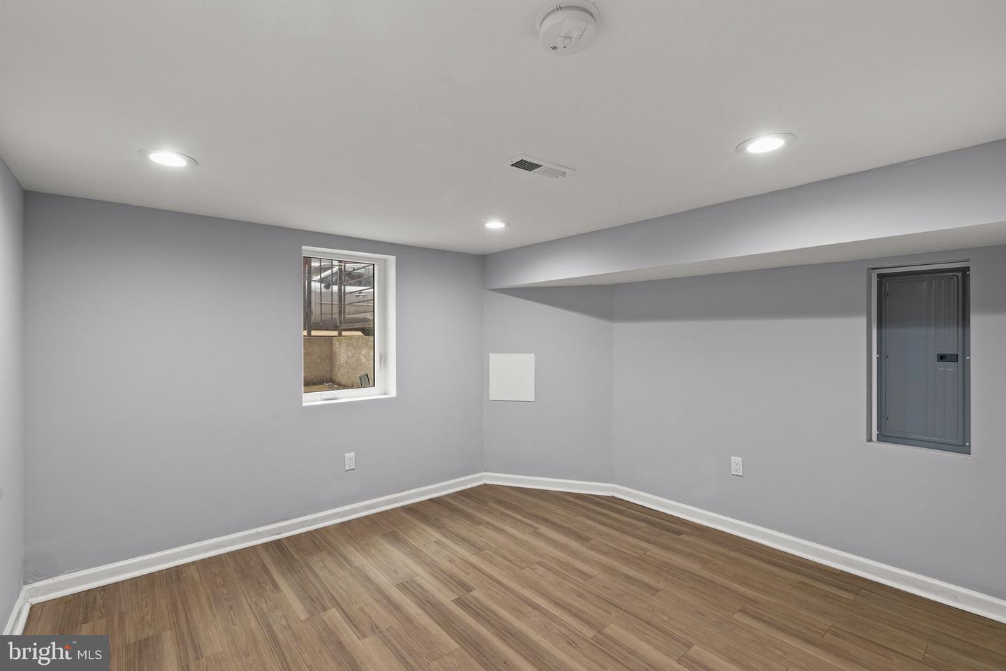 1416 N Dover St Property Photo 15