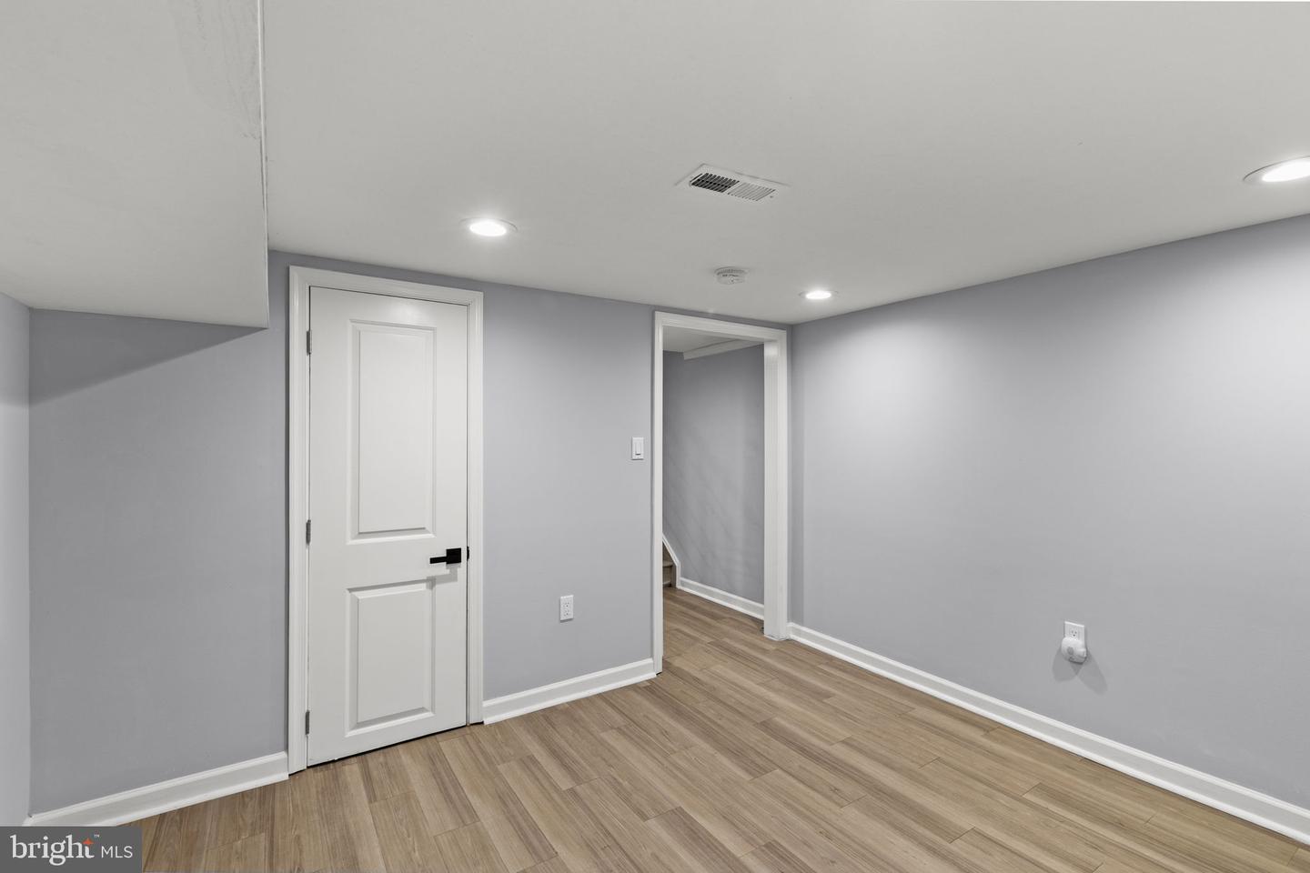 1416 N Dover St Property Photo 16