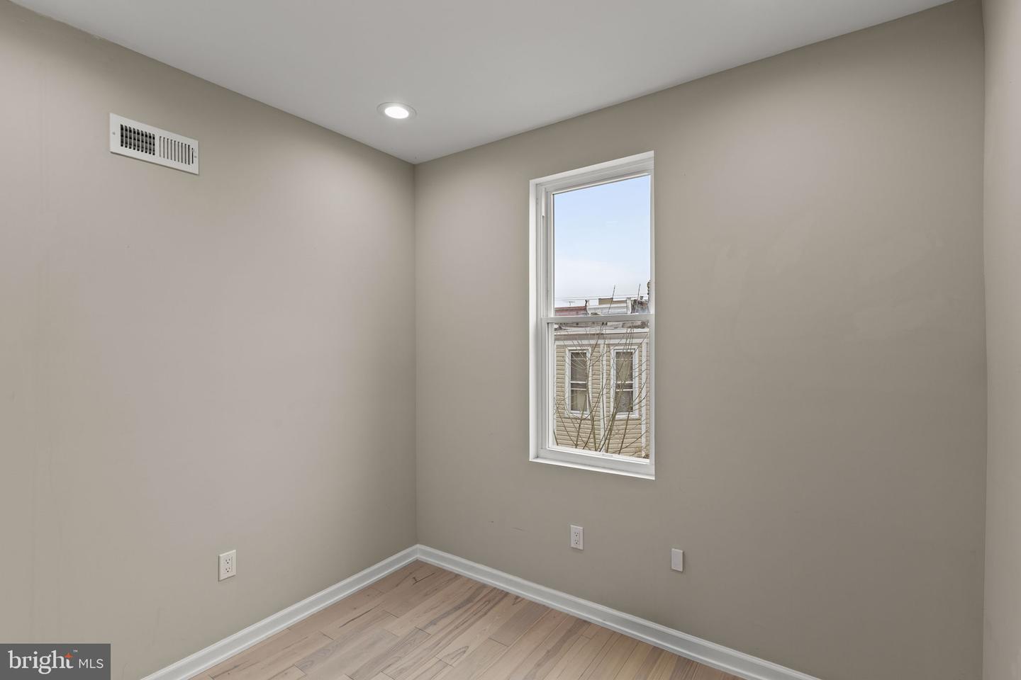1416 N Dover St Property Photo 19