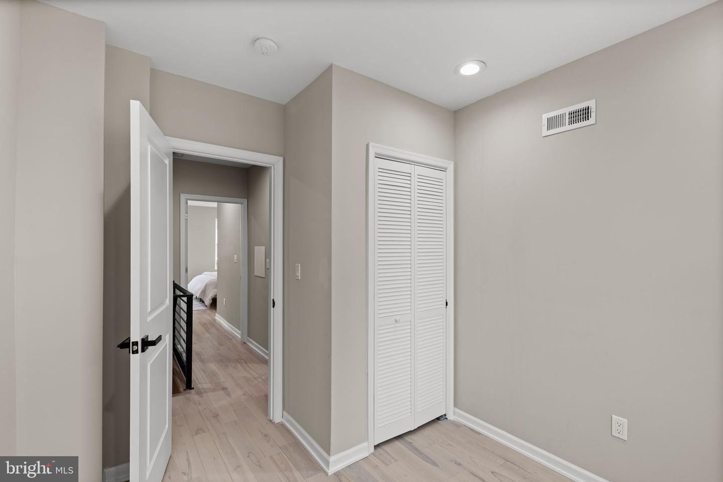 1416 N Dover St Property Photo 20