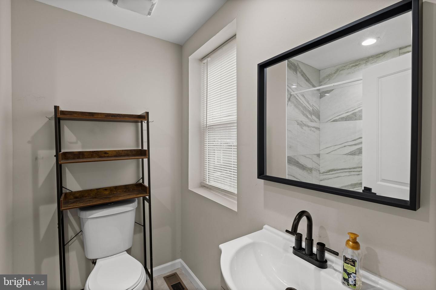 1416 N Dover St Property Photo 21