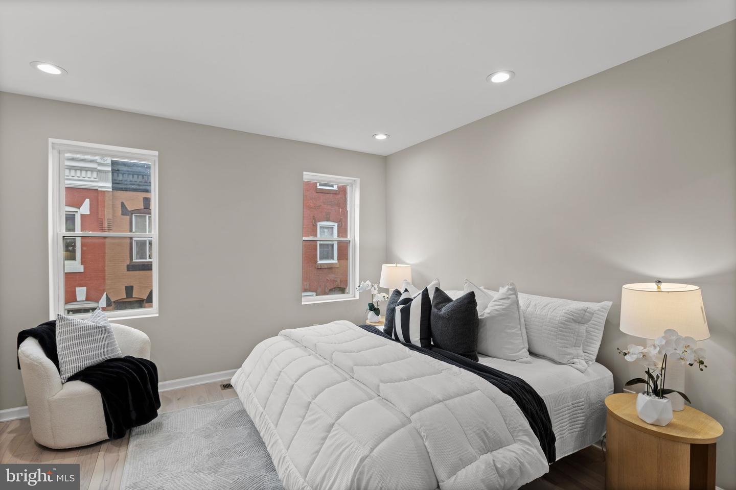1416 N Dover St Property Photo 23
