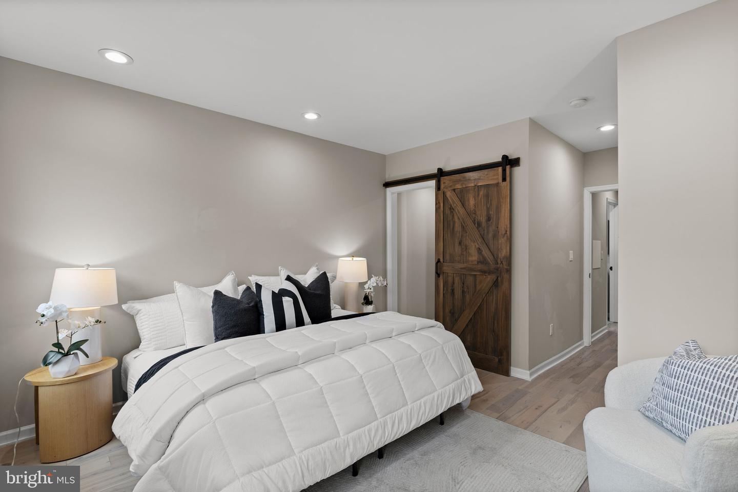 1416 N Dover St Property Photo 24
