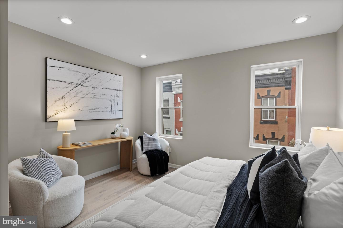 1416 N Dover St Property Photo 26