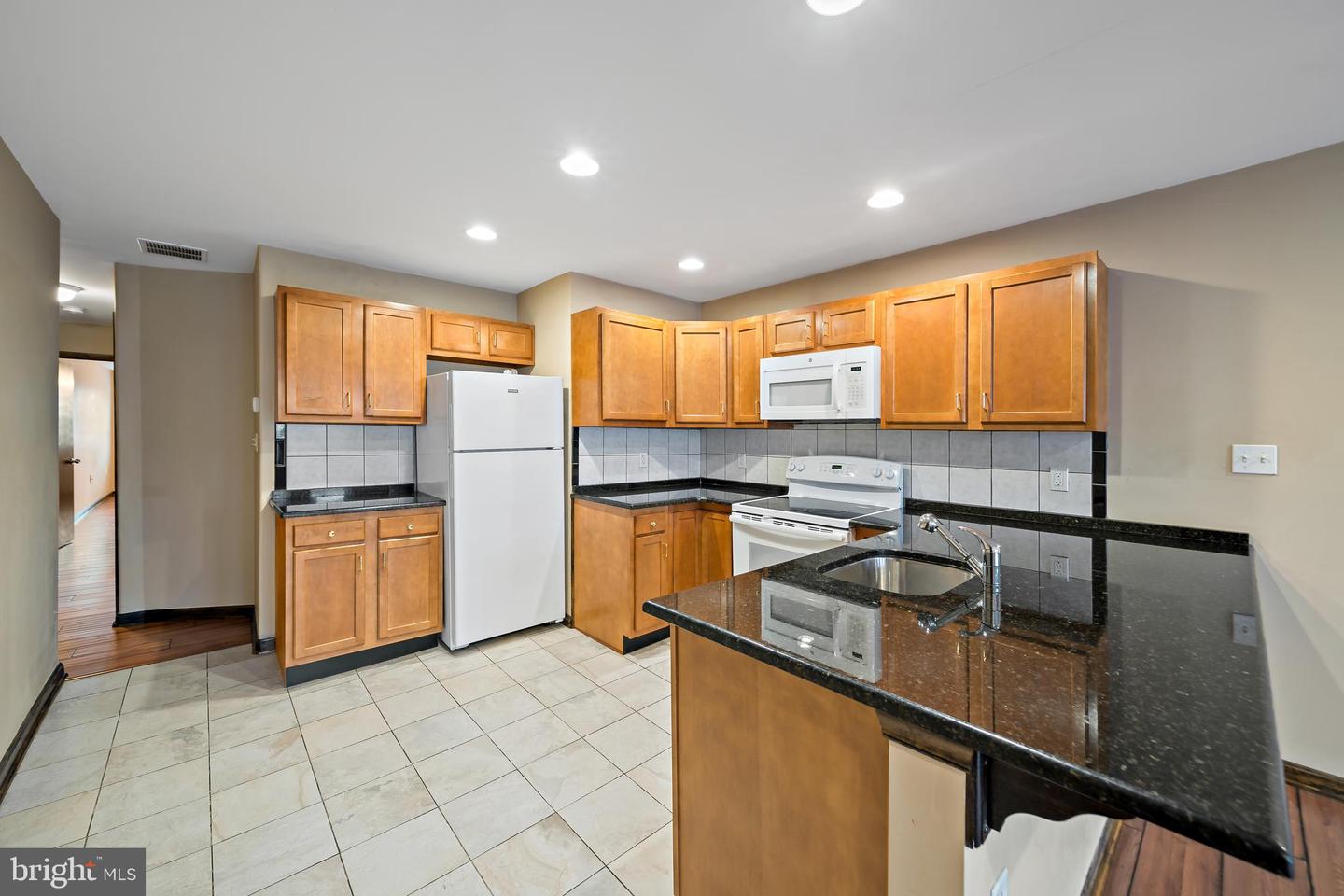 2116 S Broad St Property Photo 3