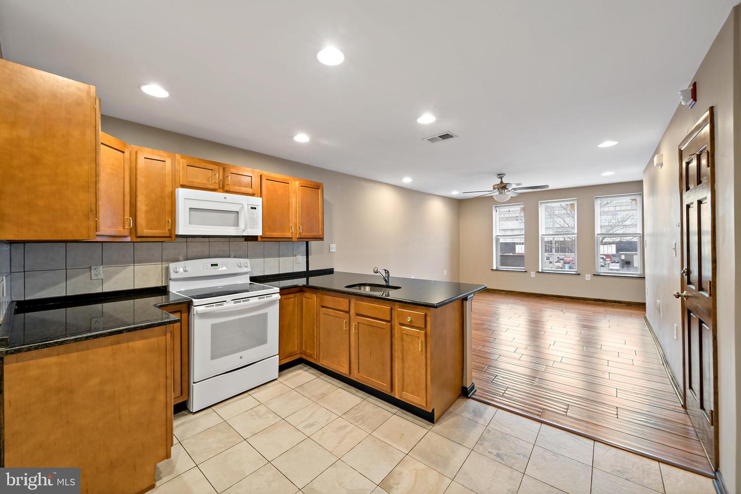 2116 S Broad St Property Photo 4