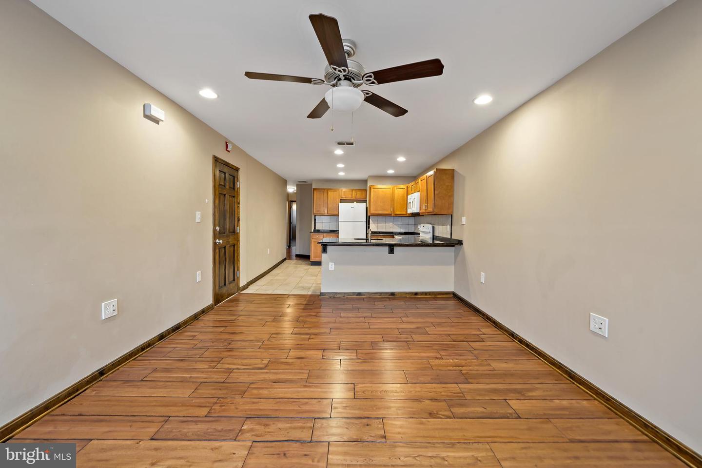 2116 S Broad St Property Photo 8