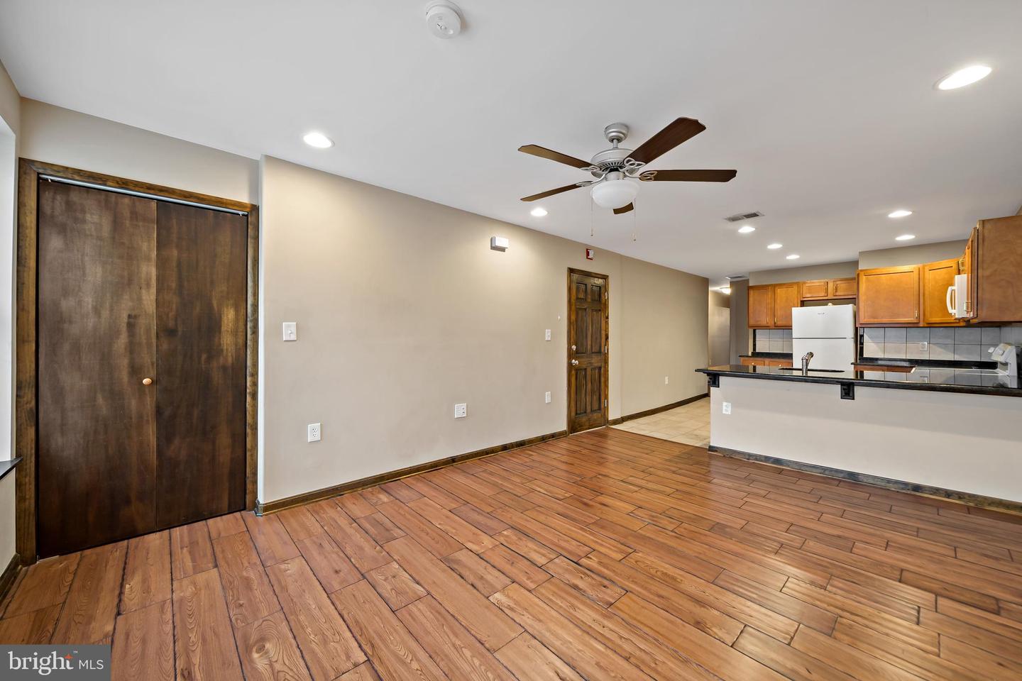 2116 S Broad St Property Photo 9