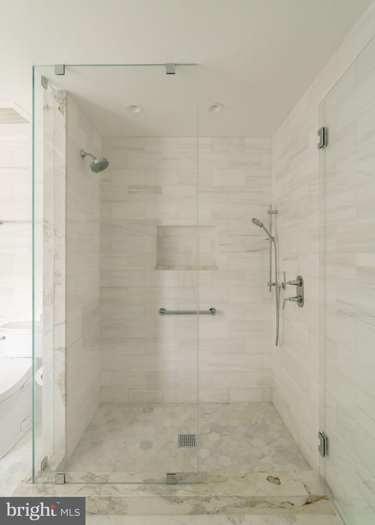 1901 Walnut St #20d Property Photo 40