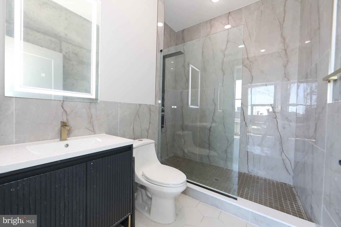 1810 E Venango St #202 Property Photo 17