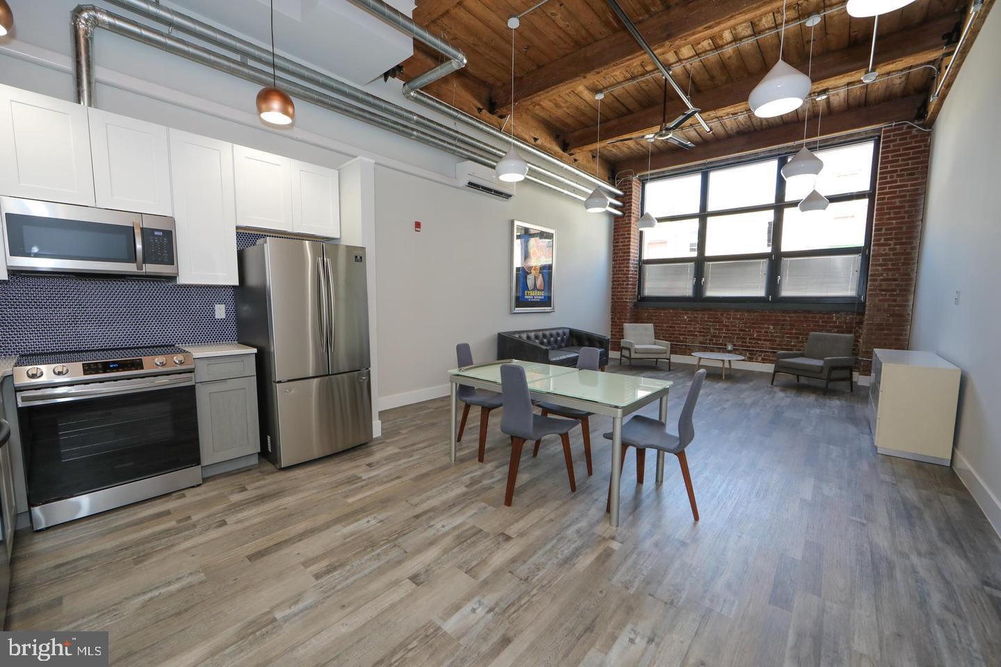 1825 E Atlantic St #106 Property Photo 2