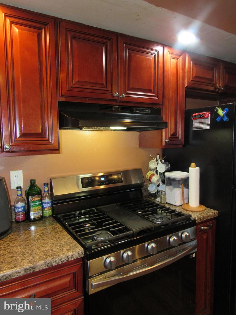 2839 Maxwell St Property Photo 10